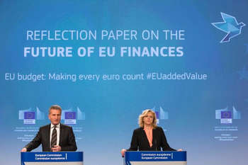 Oettinger e Cretu - © European Union , 2017/Source: EC - Audiovisual Service/Photo: Lukasz Kobus