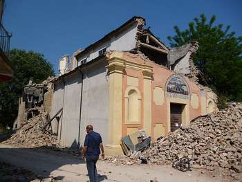 Ordinanze ricostruzione sisma: Photocredit Mimmo Ferrari - Wikipedia