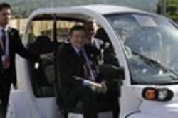 Barroso a bordo di un'auto elettrica