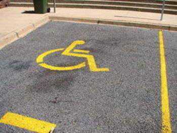 A disabled parking place - foto di Tdmalone